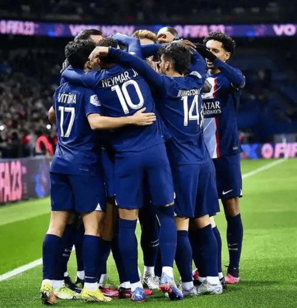 九游-包含锐不可当引爆全场！，莱万多夫斯基意外战胜巴黎圣日耳曼赛场气氛高涨的词条