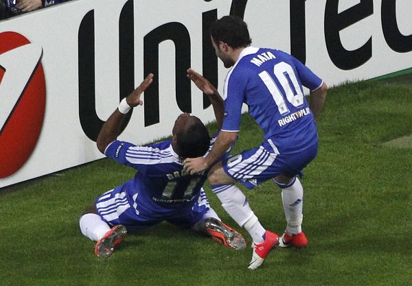 九游娱乐-湖人不断突破！，德罗巴连续十五场比赛得分超过爆冷全场沸腾不已(格林讲述勇士近8场7胜原因)