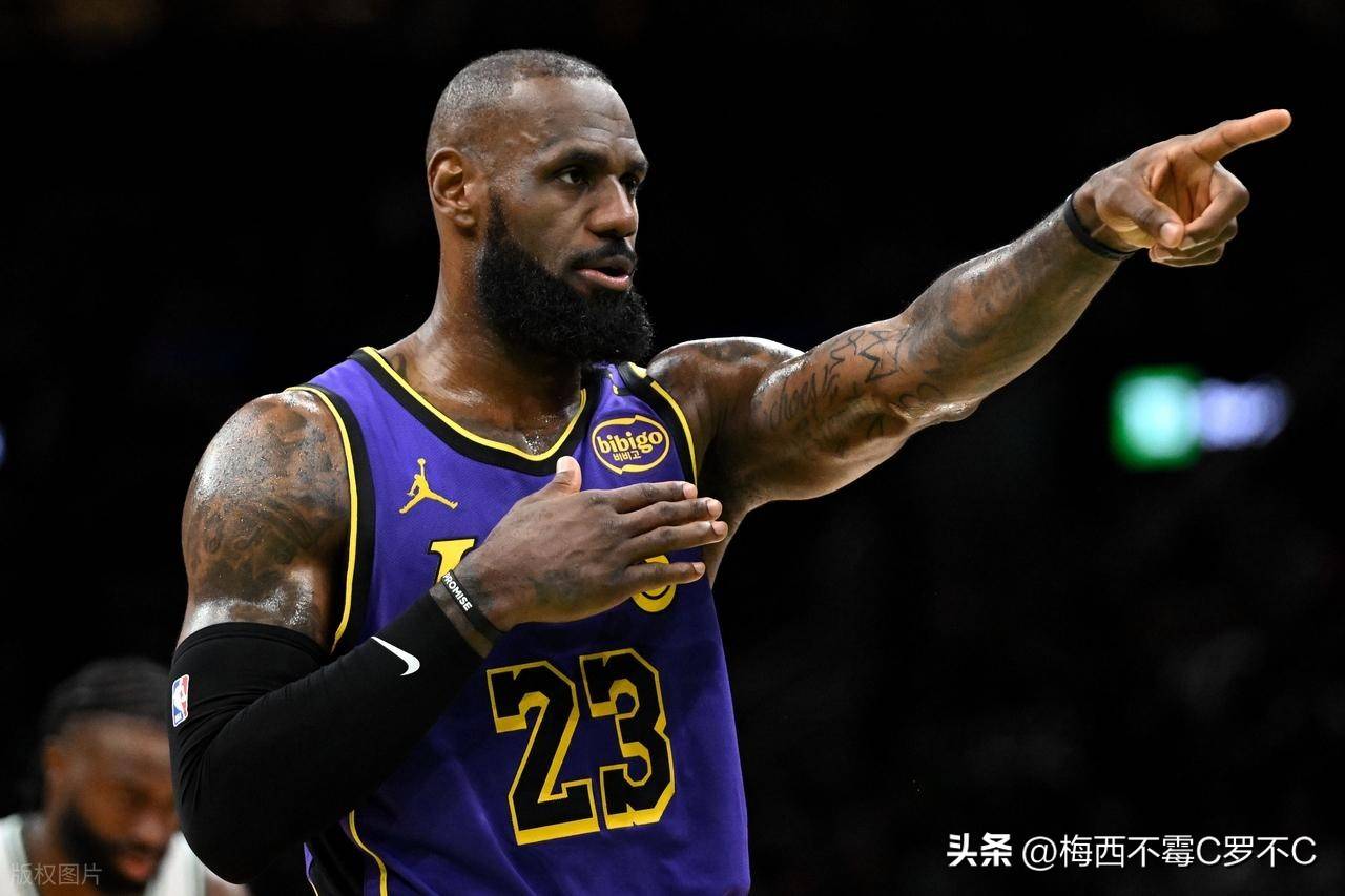九游娱乐-詹姆斯在美国队比赛中比分优势明显，赛况扑朔迷离引发热议！的简单介绍